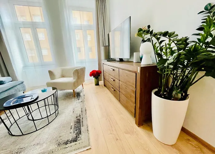 Colorful & Quiet In Beautiful Viennese Building Апартаменты