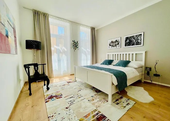 Colorful & Quiet In Beautiful Viennese Building Апартаменты *