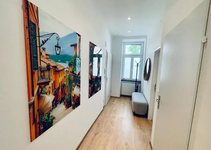 Апартаменты Colorful & Quiet In Beautiful Viennese Building Вена